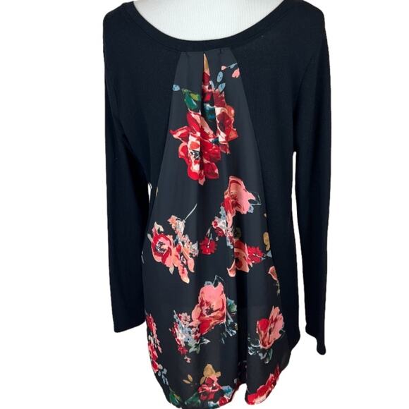 Le Lis Black Knit Top with Floral Chiffon Back Panel Size XL - Picture 2 of 5
